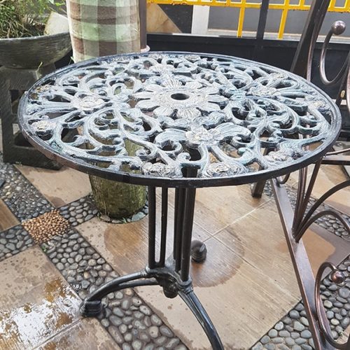 meja-cafe-semarang-1