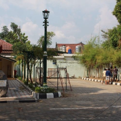 tiang-lampu-kantor-gubernur-jogja-11