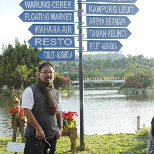 tiang-penunjuk-arah-floating-market-lembang-3