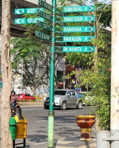 tiang-penunjuk-jalan-palembang-1