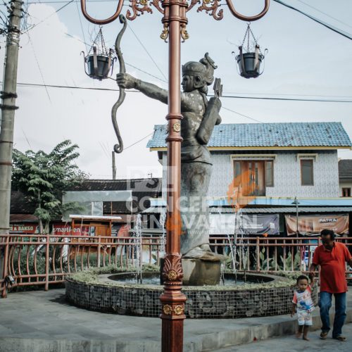 tiang lampu