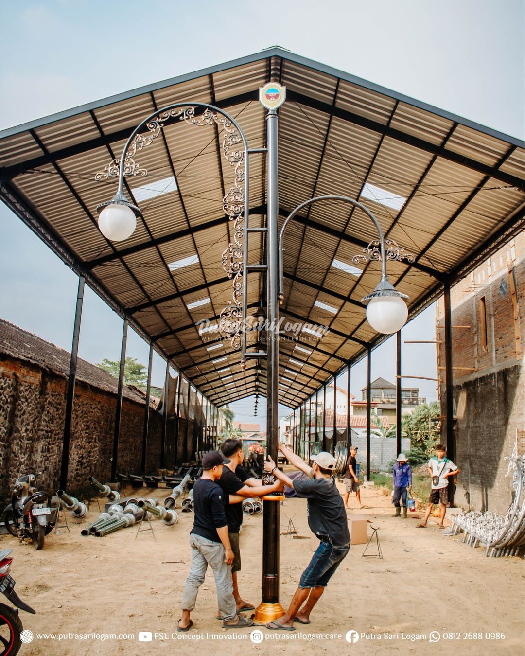 memasang tiang lampu