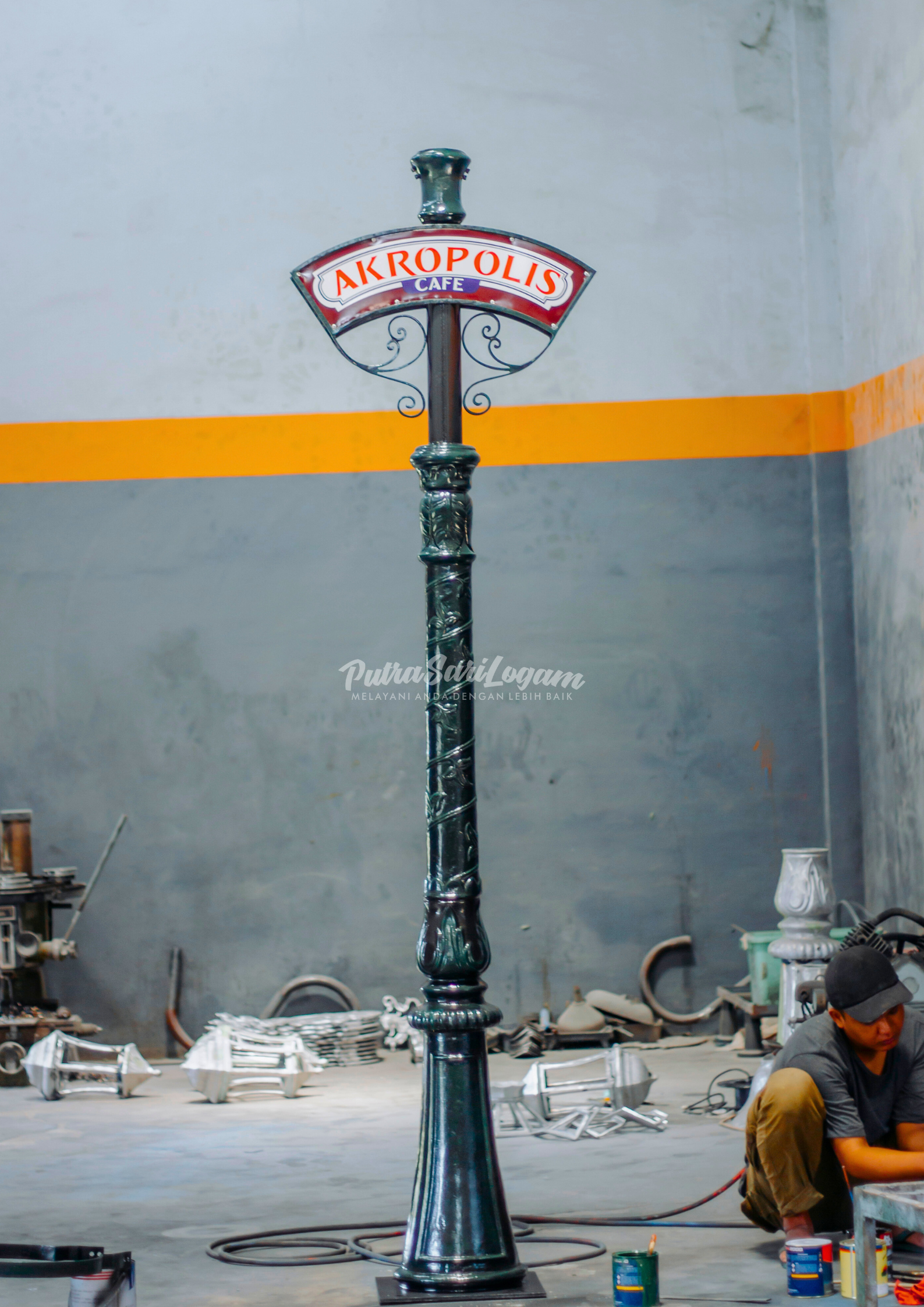 Papan Nama Unik Akropolis