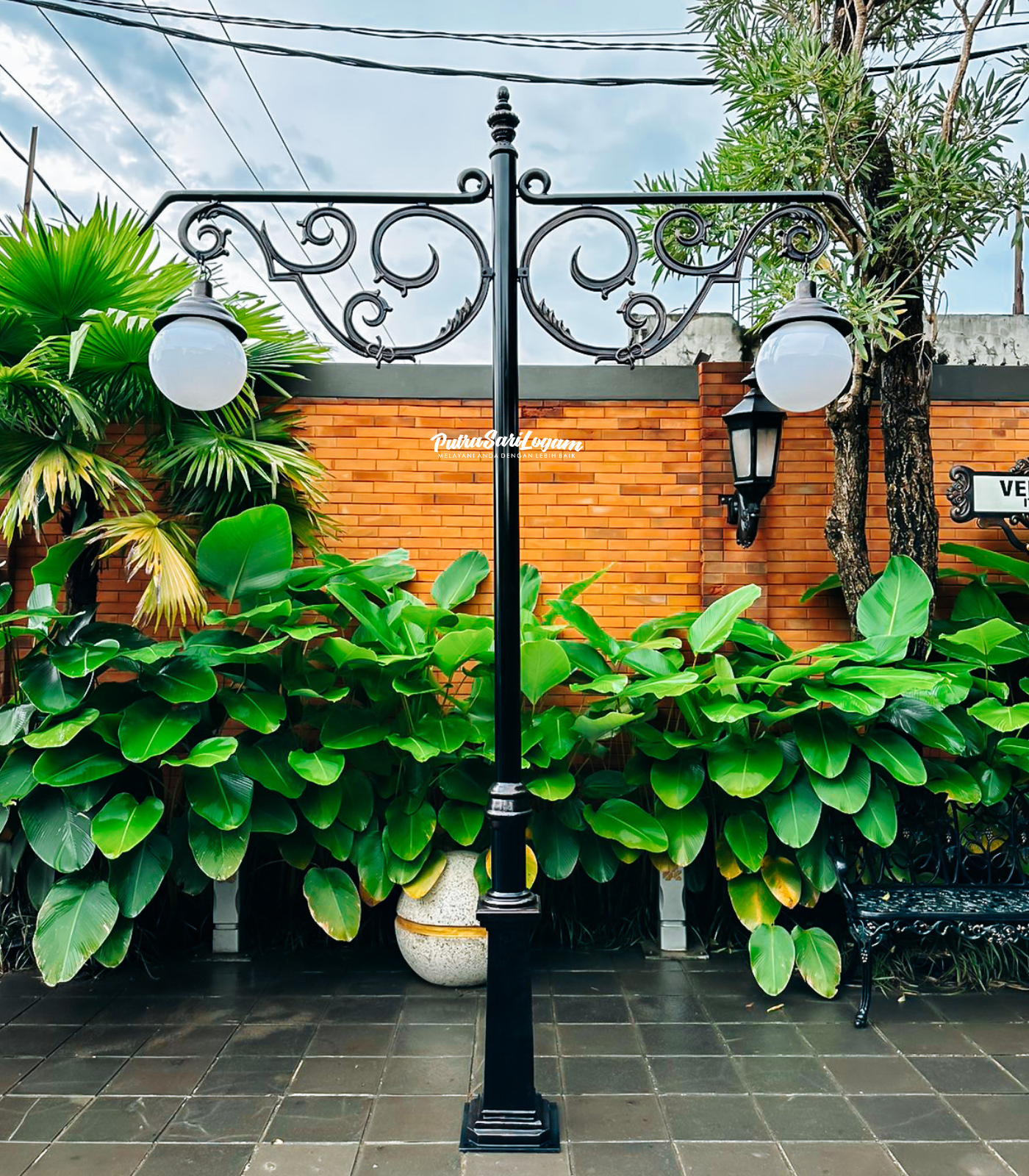 Tiang Lampu Pedestrian