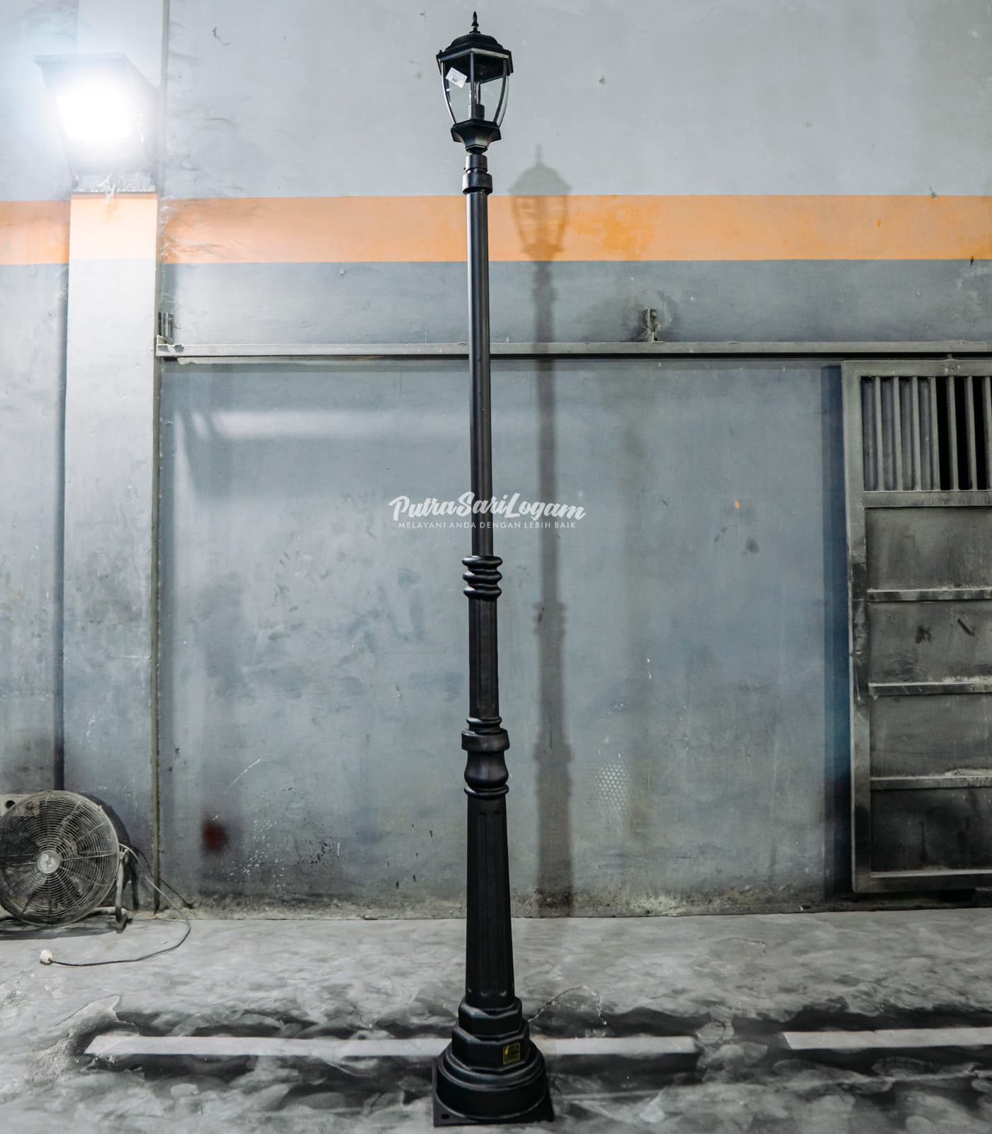 Tiang Lampu Tunggal Untuk Kota Gresik