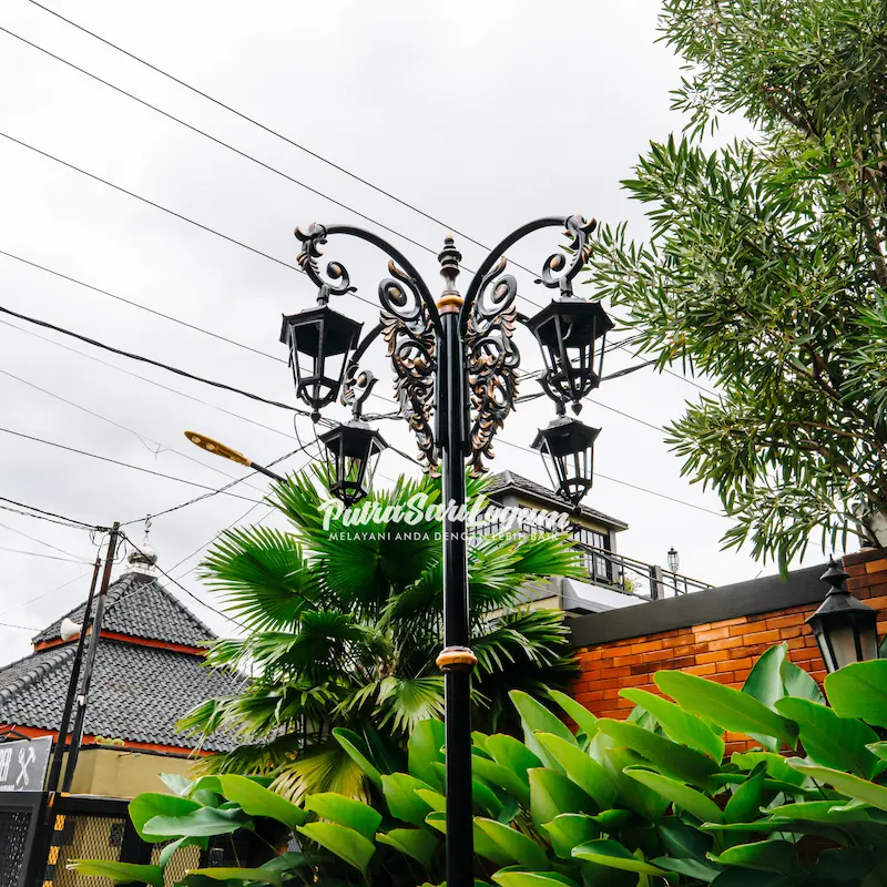 4 Cabang Tiang Lampu Penerangan Jalan Estetis Nganjuk