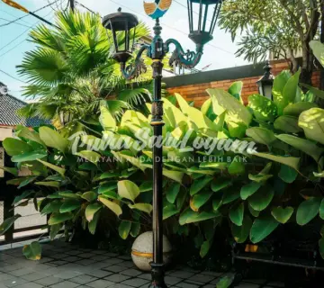 Fungsi dan Estetika Tiang Lampu Dual Arms UNTIDAR 