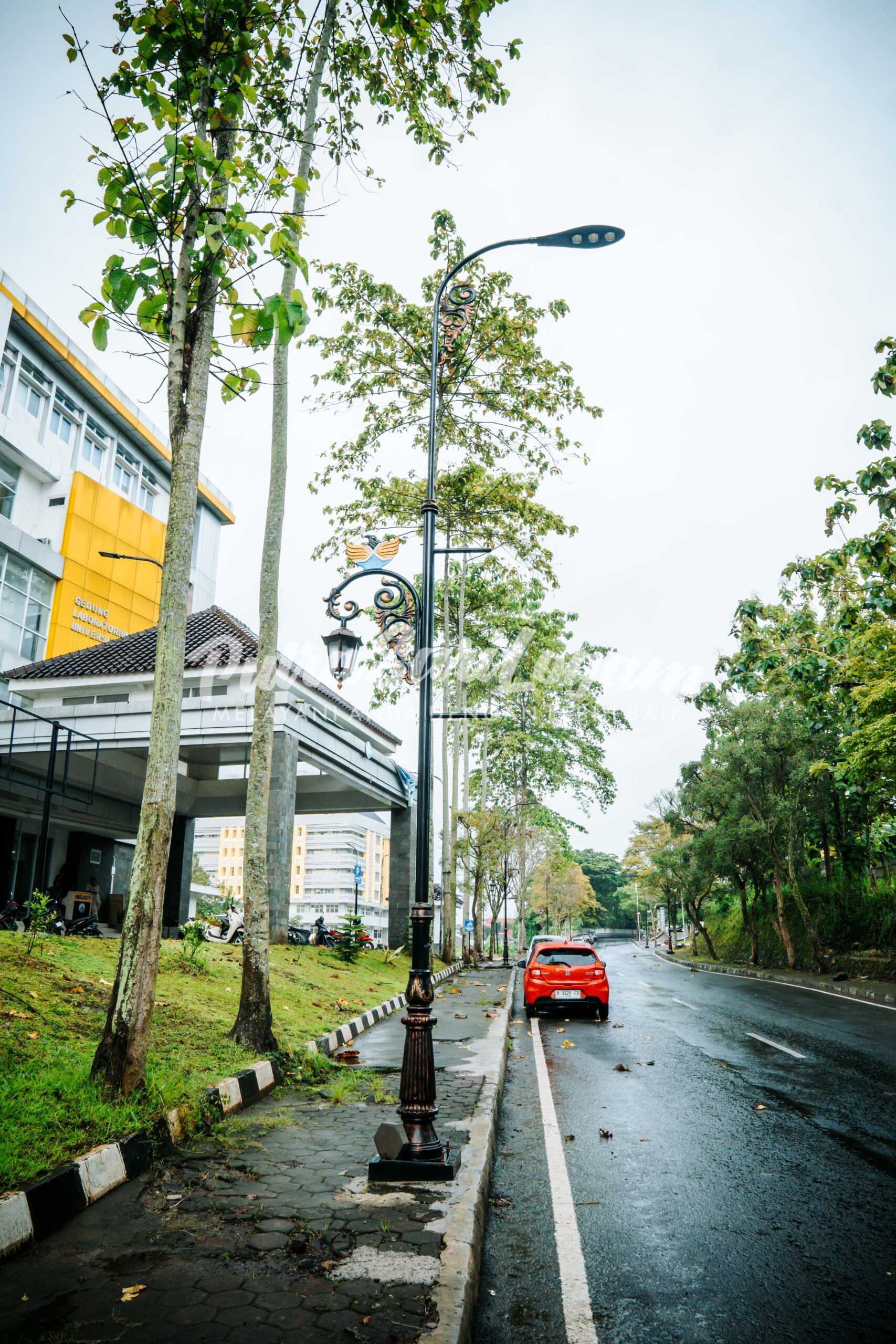 Tiang Lampu PJU Universitas Tidar Magelang