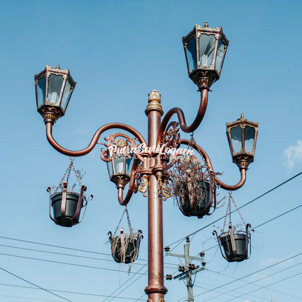 Ornamen Lampu, Fungsional Vs Dekoratif