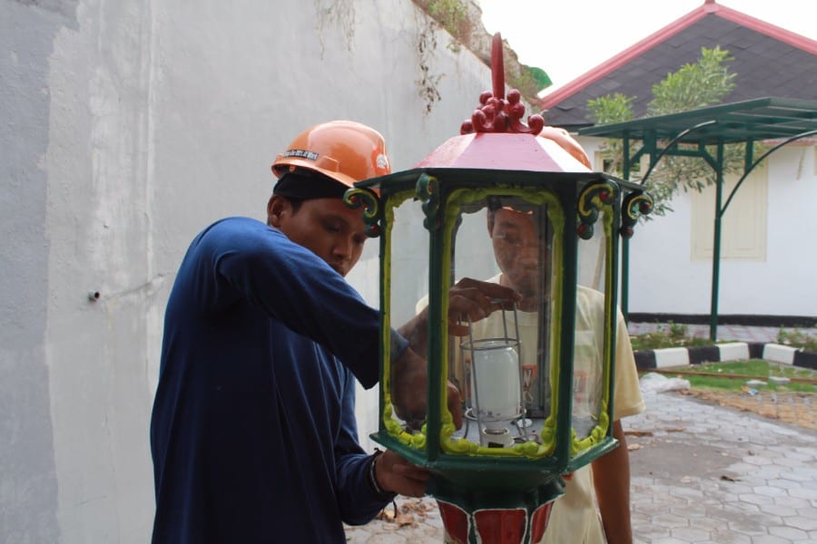 proyek tiang lampu kantor gubernur DIY