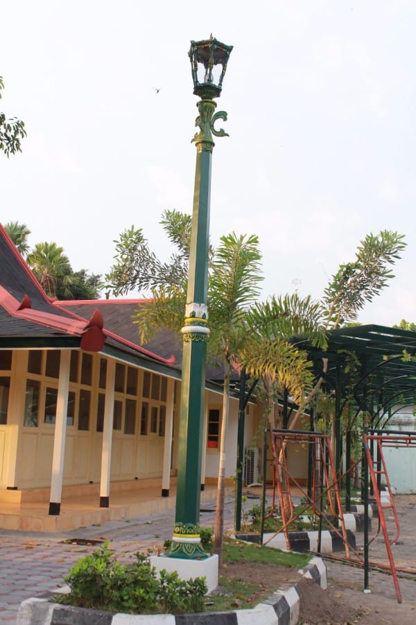 proyek tiang lampu taman ornamental kantor gubernur yogyakarta
